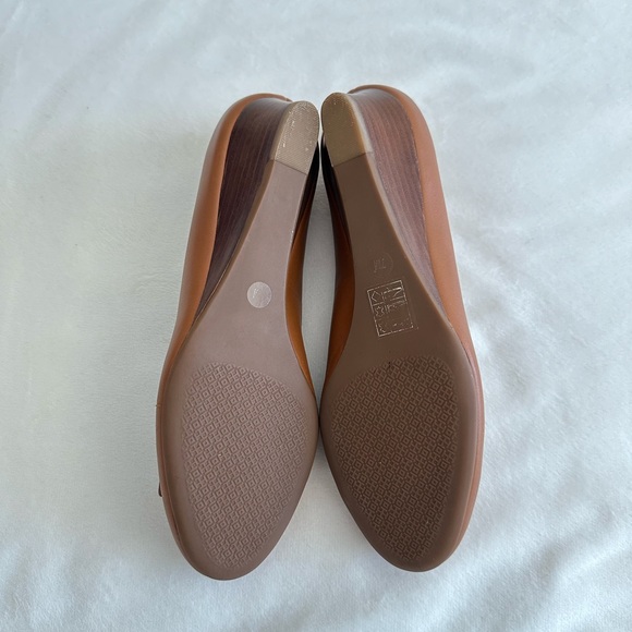 Tory Burch Slight Wedge Heels / Flats - Picture 14 of 16